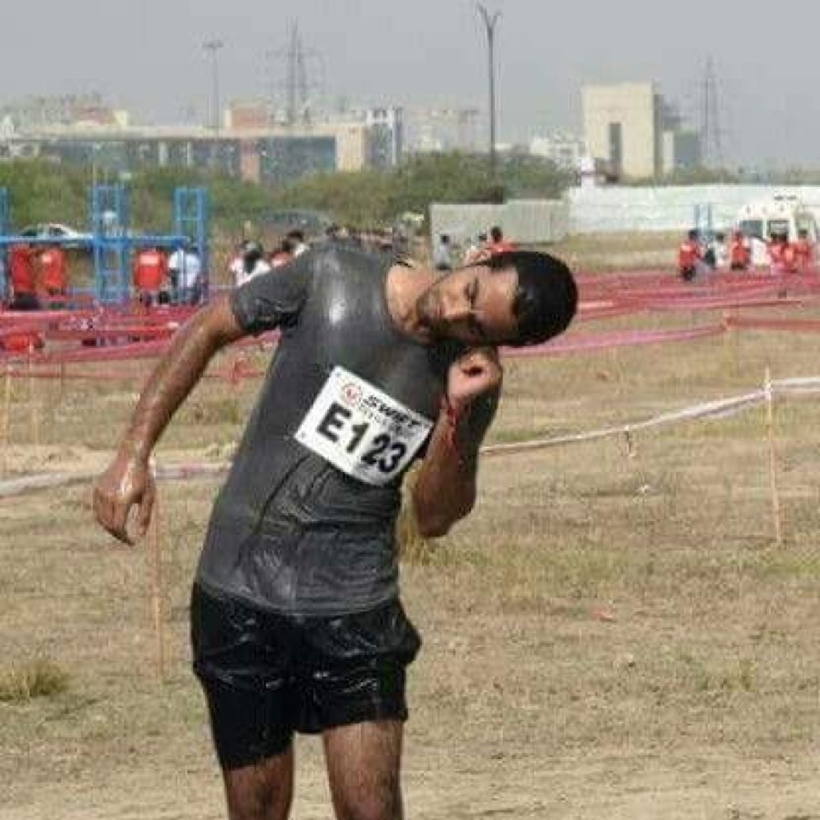 Vikram Singh Kushwaha carrying a heavy obstacle during a Spartan Race